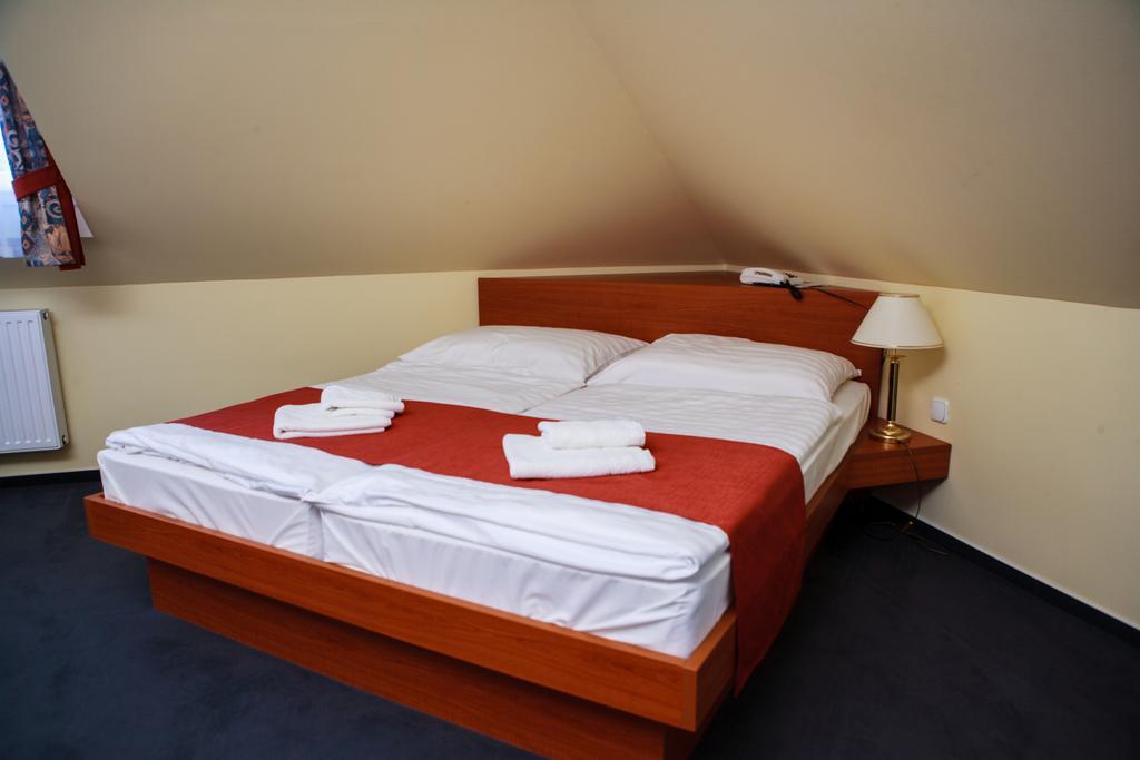 Lipa Hotel Es Etterem St. Gotthard Zimmer foto