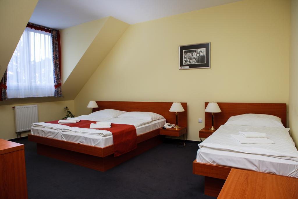 Lipa Hotel Es Etterem St. Gotthard Zimmer foto