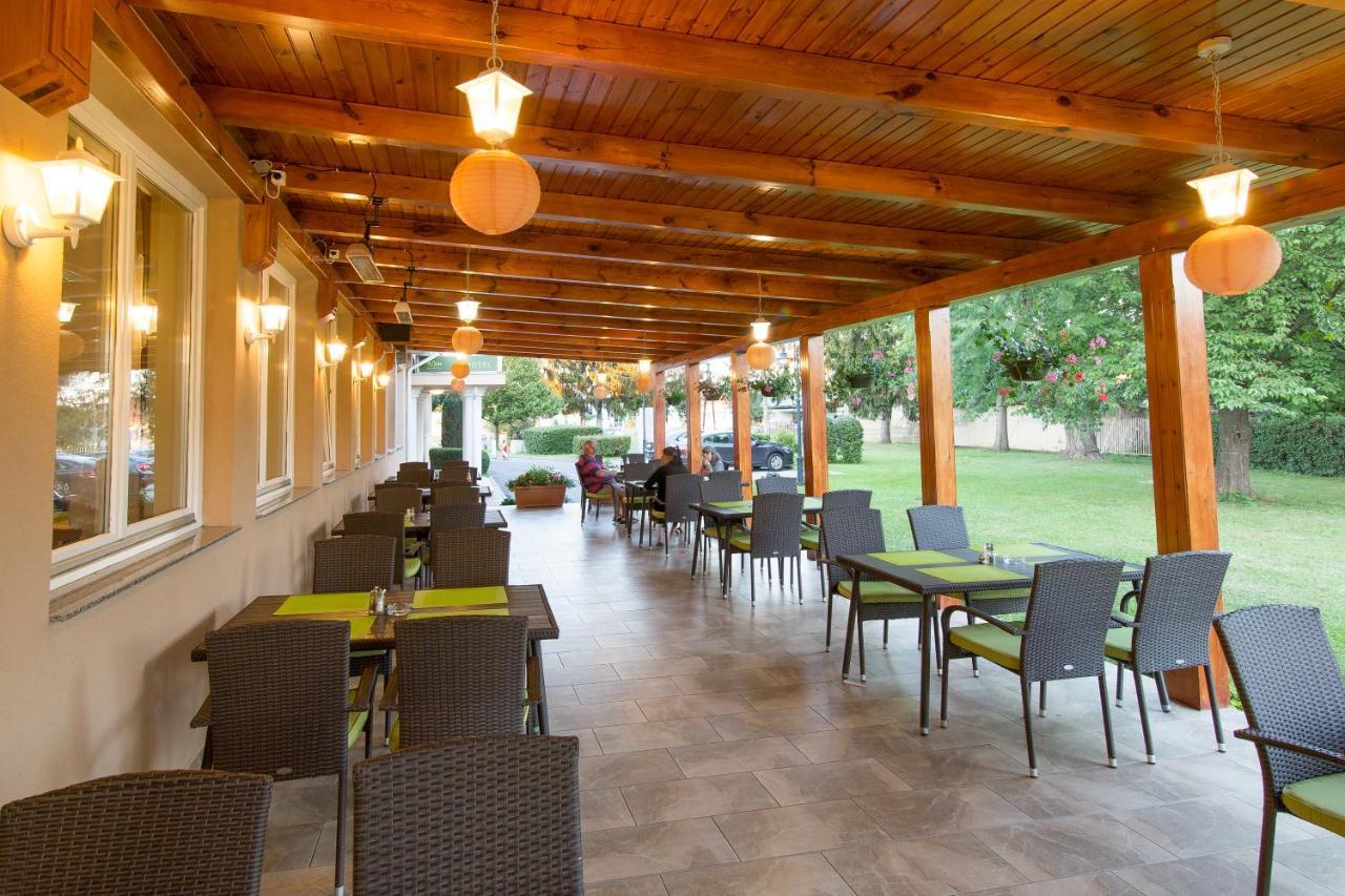 Lipa Hotel Es Etterem St. Gotthard Exterior foto