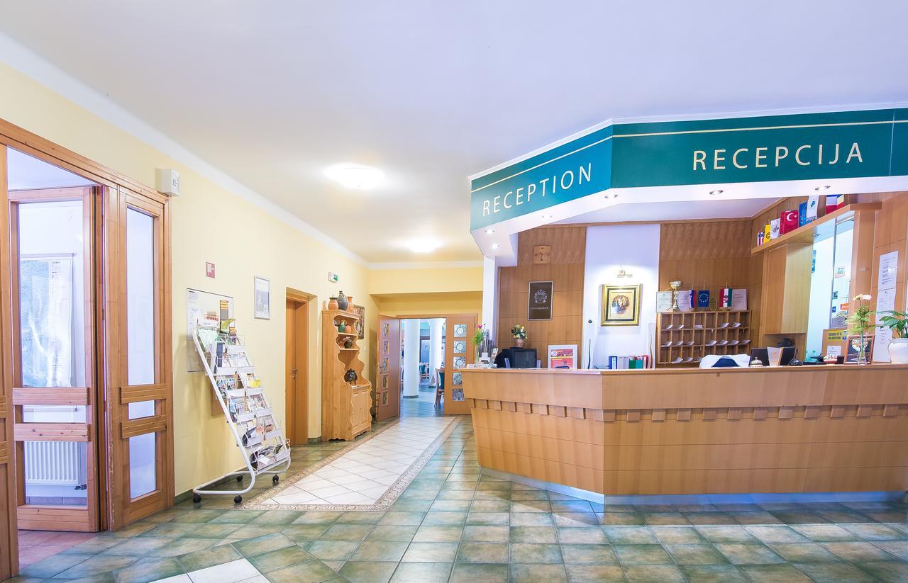 Lipa Hotel Es Etterem St. Gotthard Exterior foto